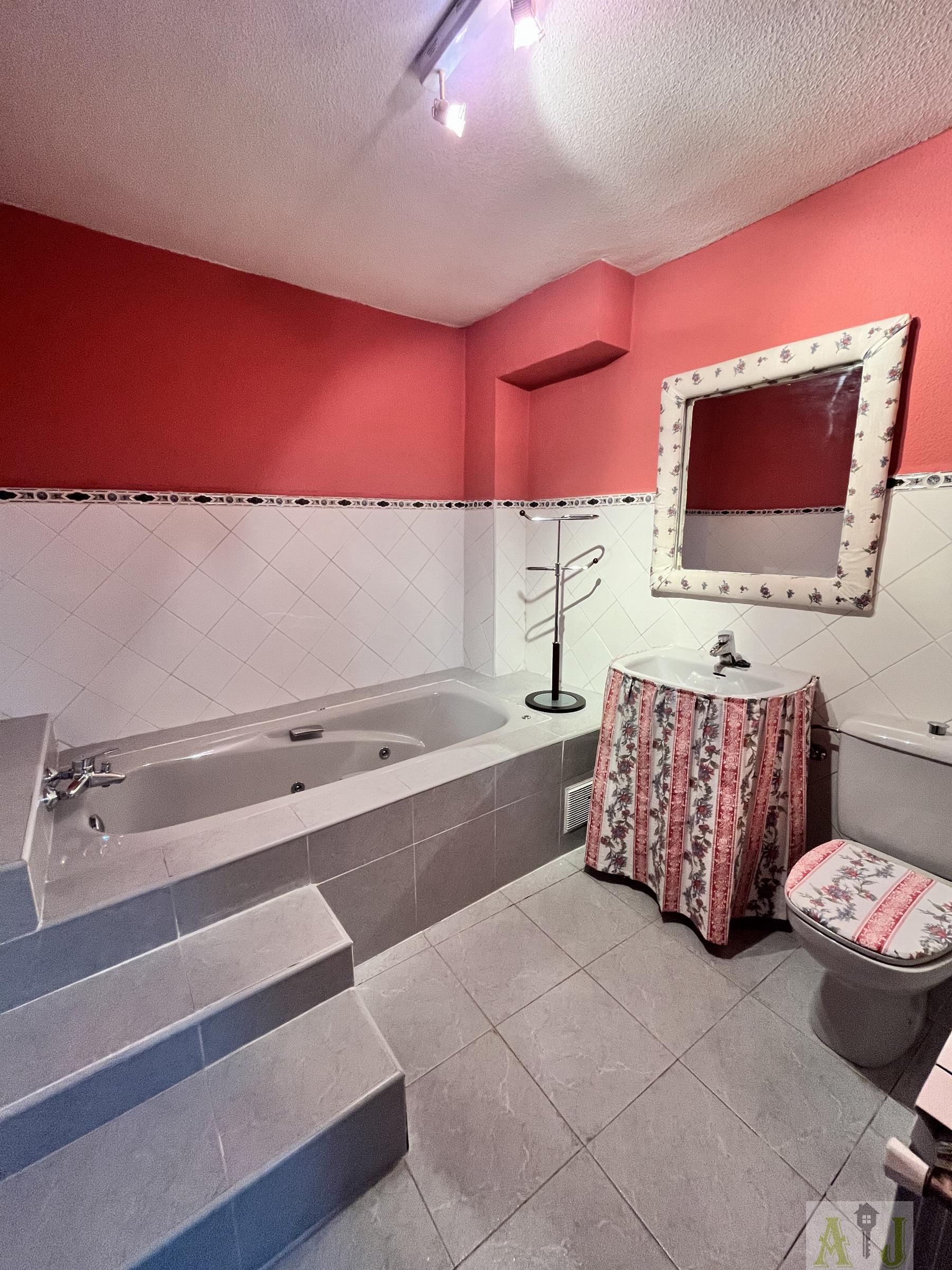For sale of flat in Paracuellos de Jarama