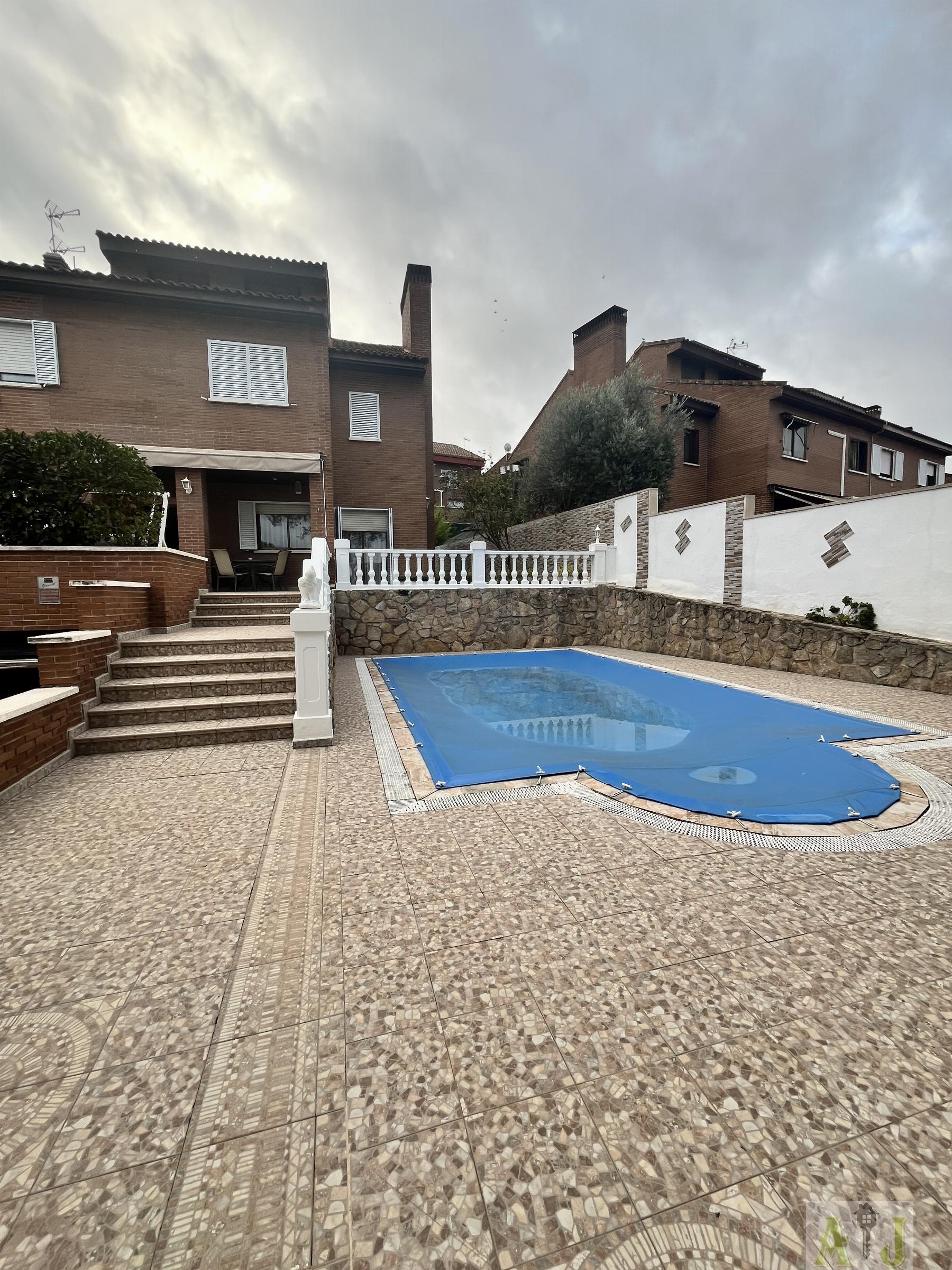 For sale of chalet in Paracuellos de Jarama