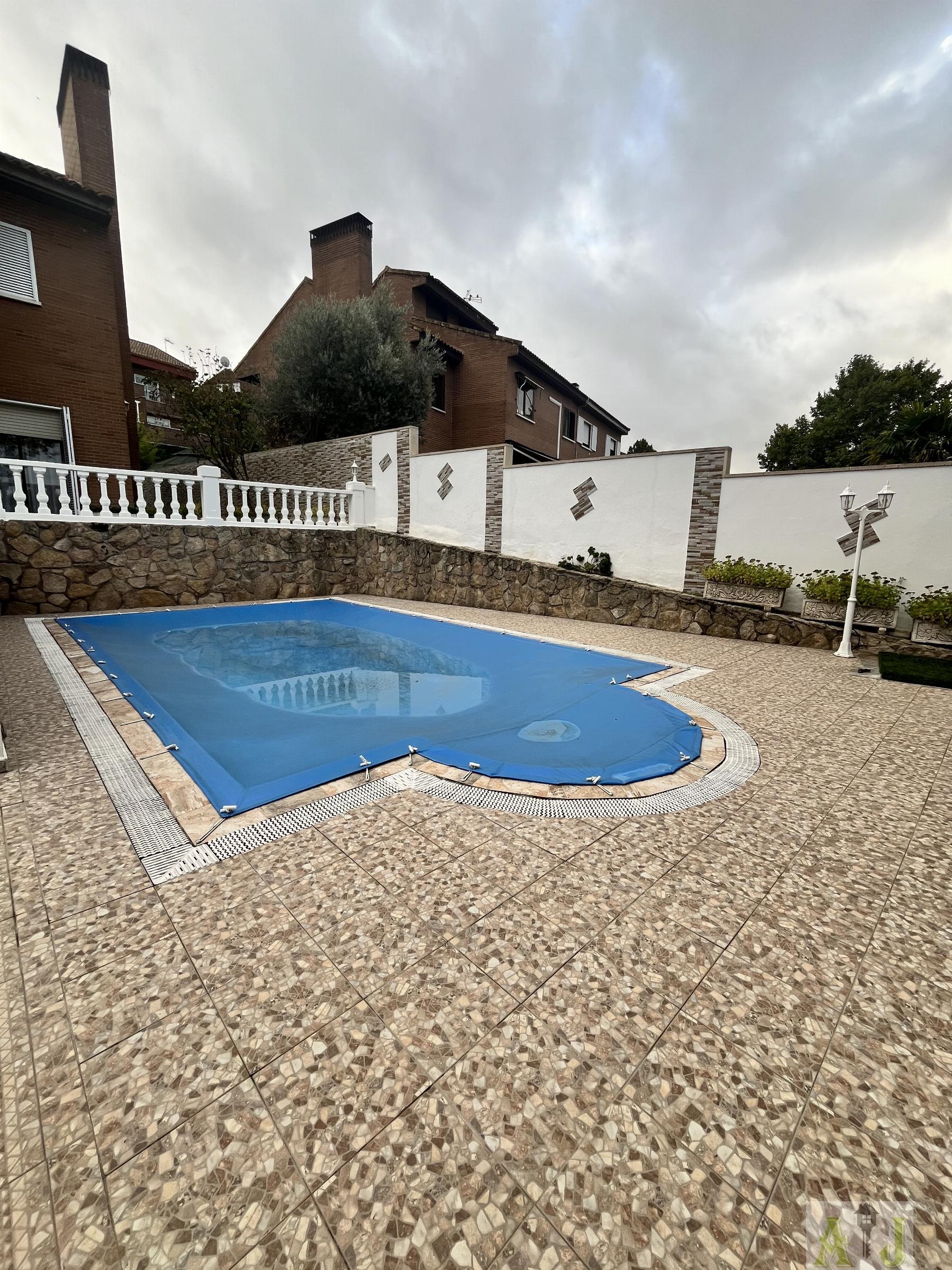 For sale of chalet in Paracuellos de Jarama