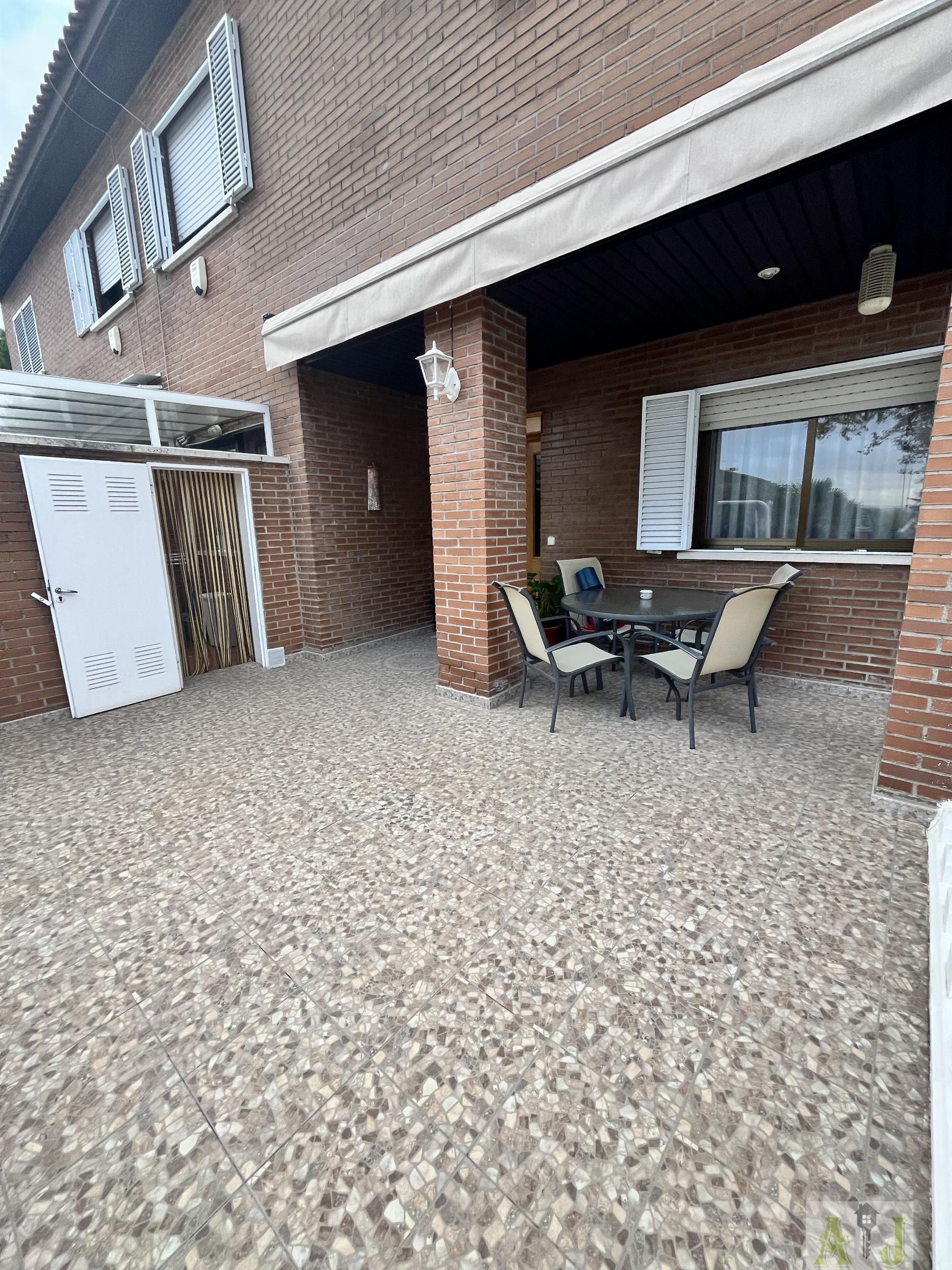 For sale of chalet in Paracuellos de Jarama