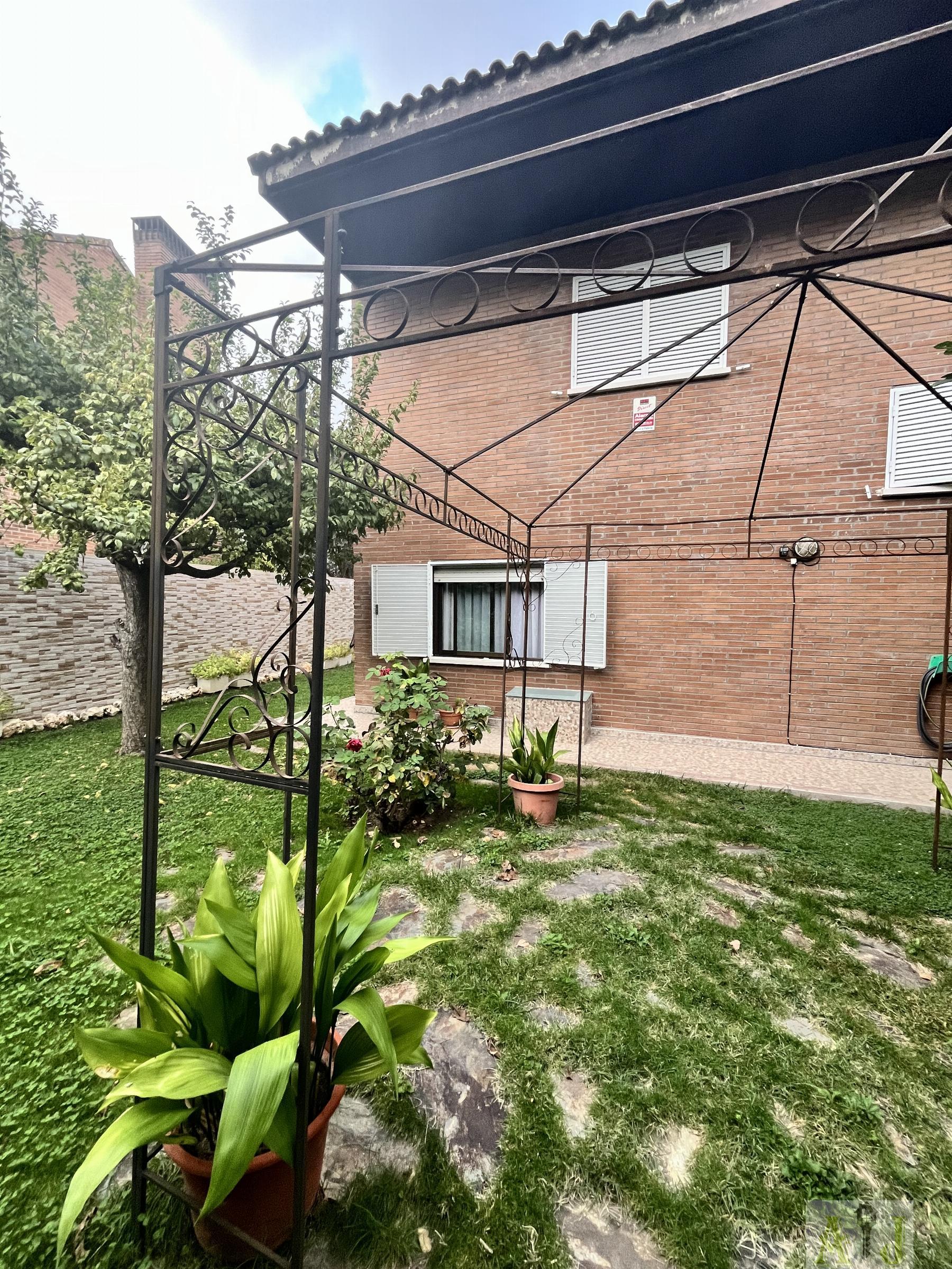 For sale of chalet in Paracuellos de Jarama