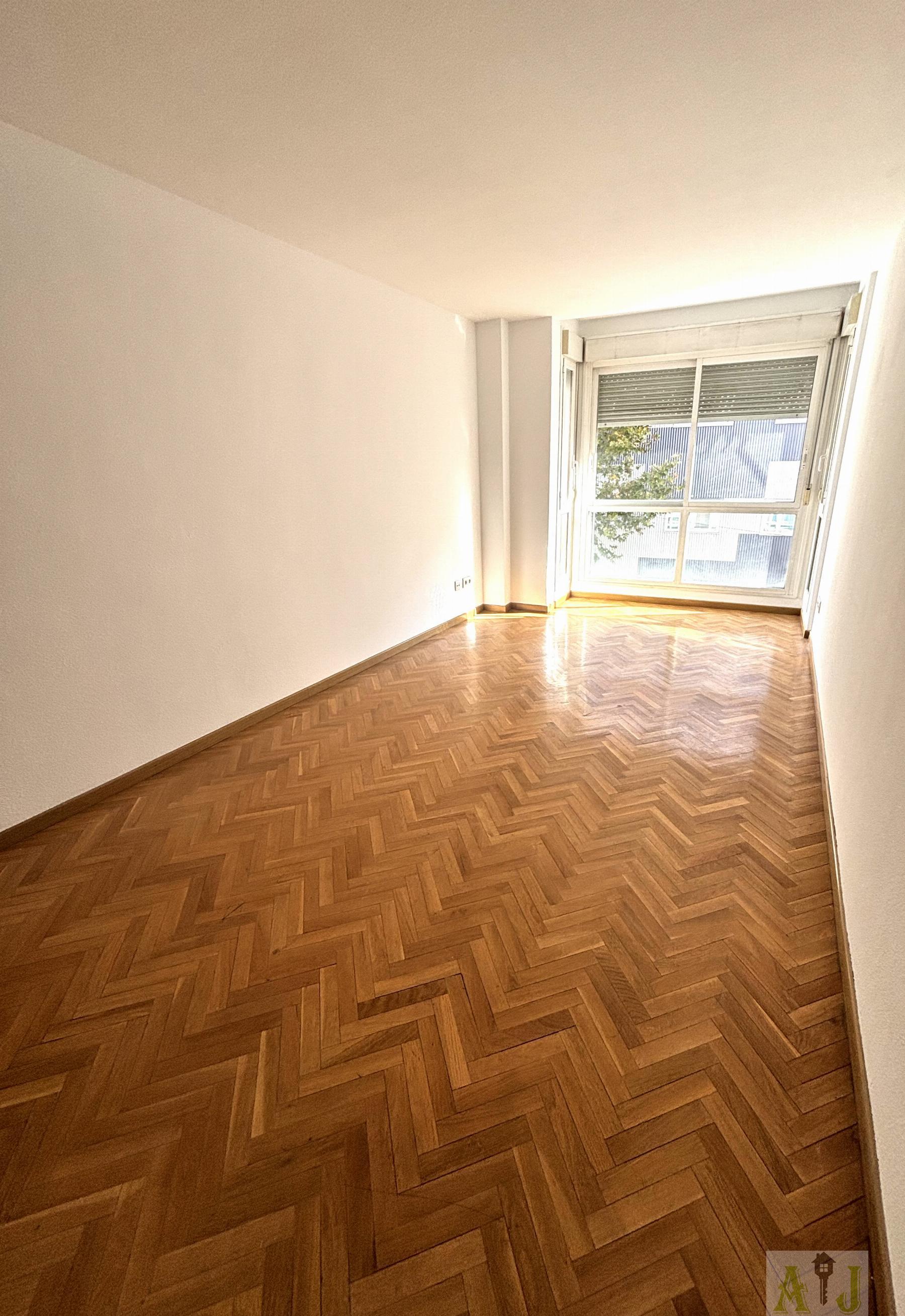 For sale of flat in Madrid