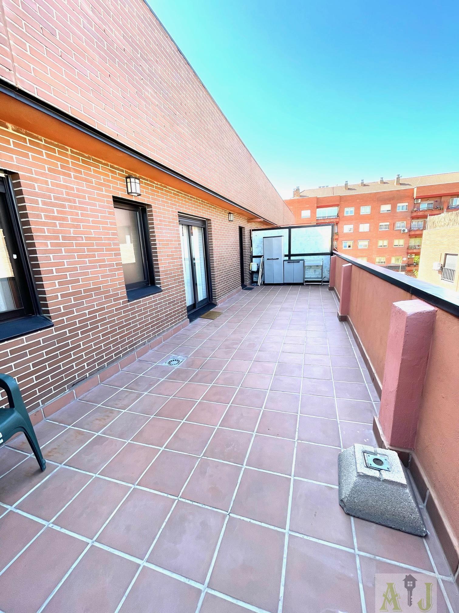 For sale of penthouse in Madrid