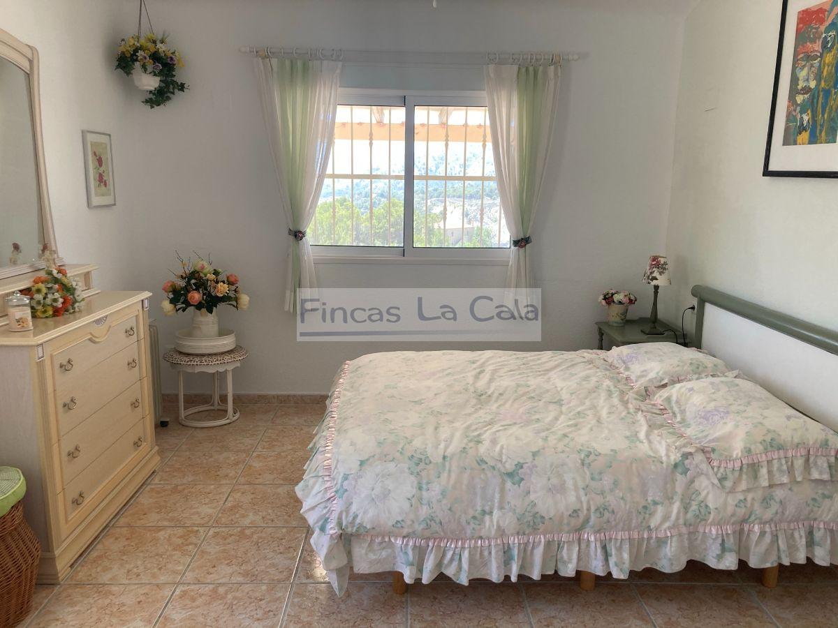 For sale of chalet in Finestrat