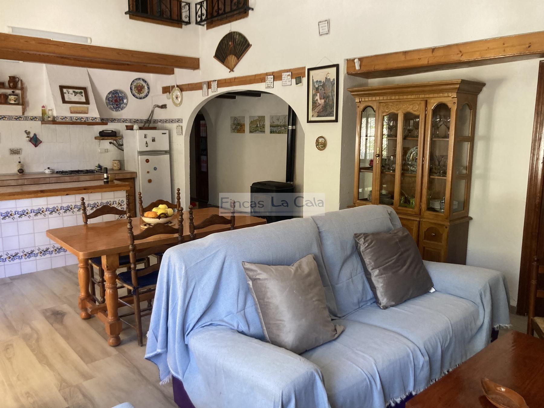 For sale of house in Confrides