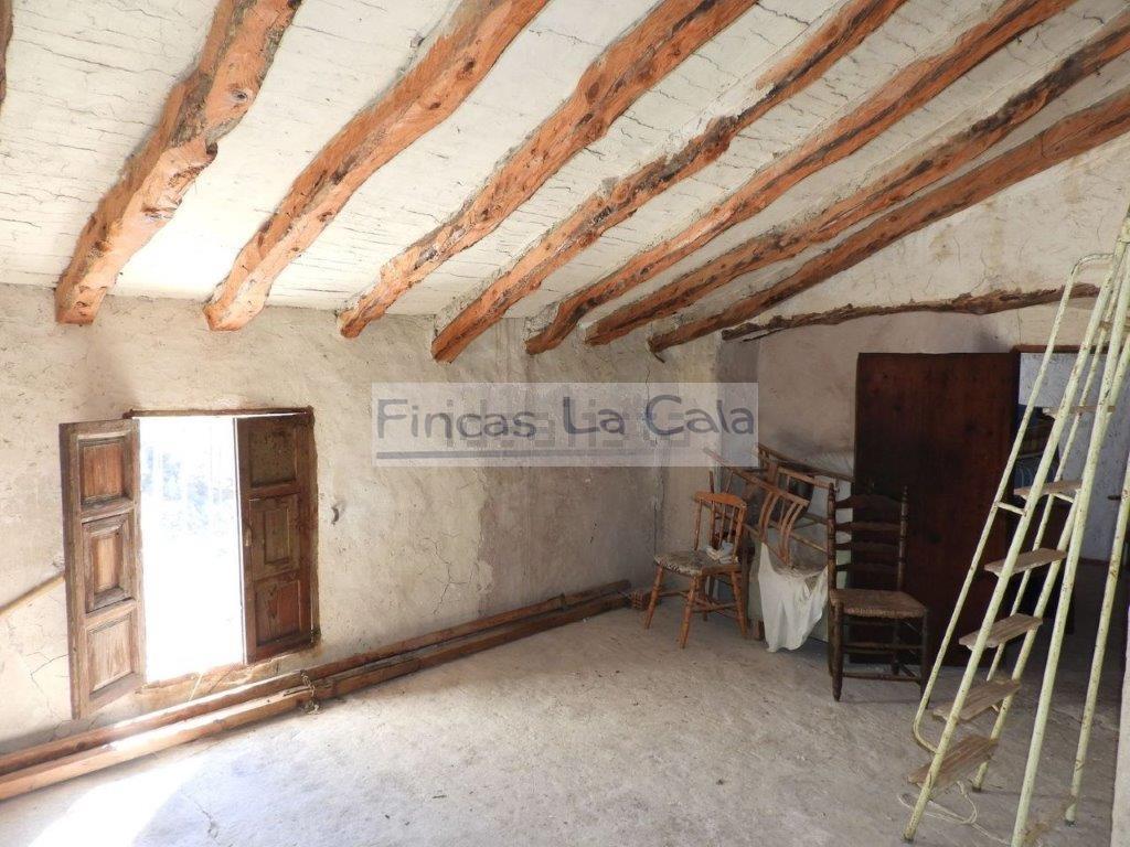 For sale of rural property in Relleu