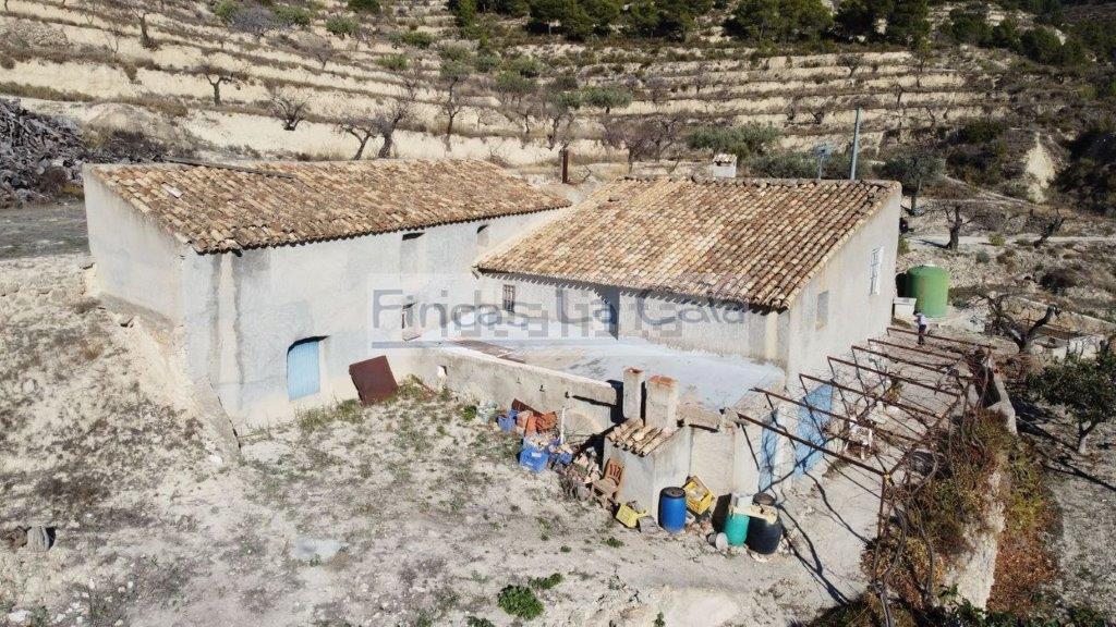 For sale of rural property in Relleu