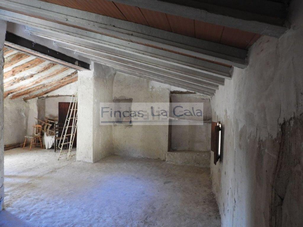 For sale of rural property in Relleu