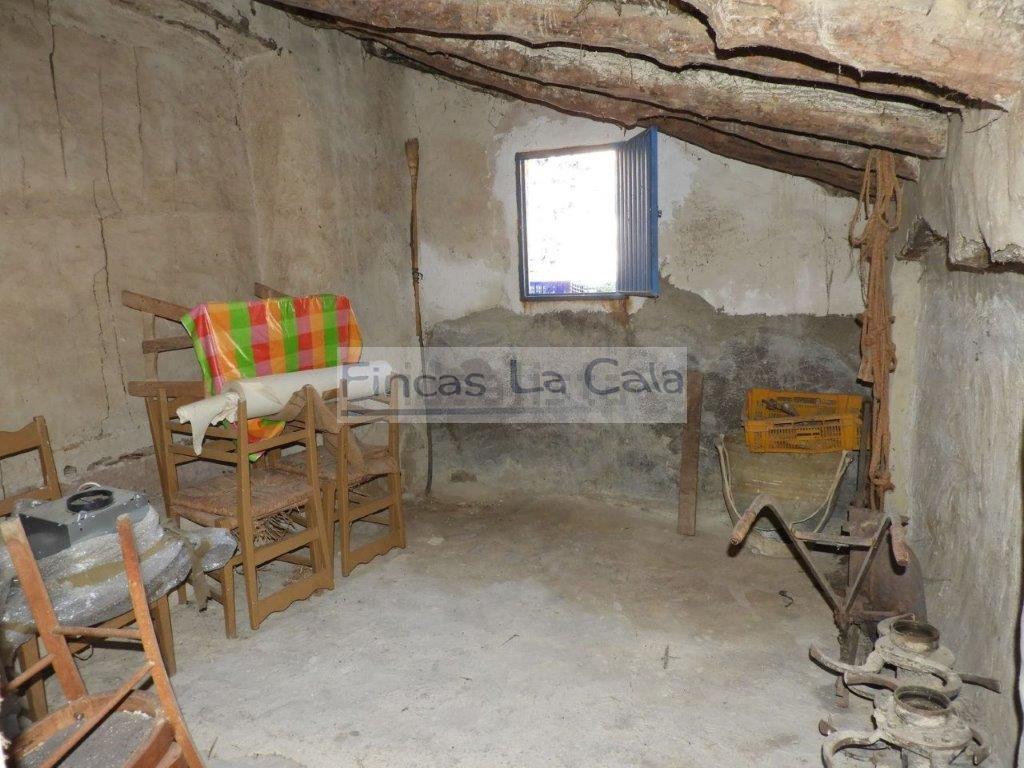 For sale of rural property in Relleu