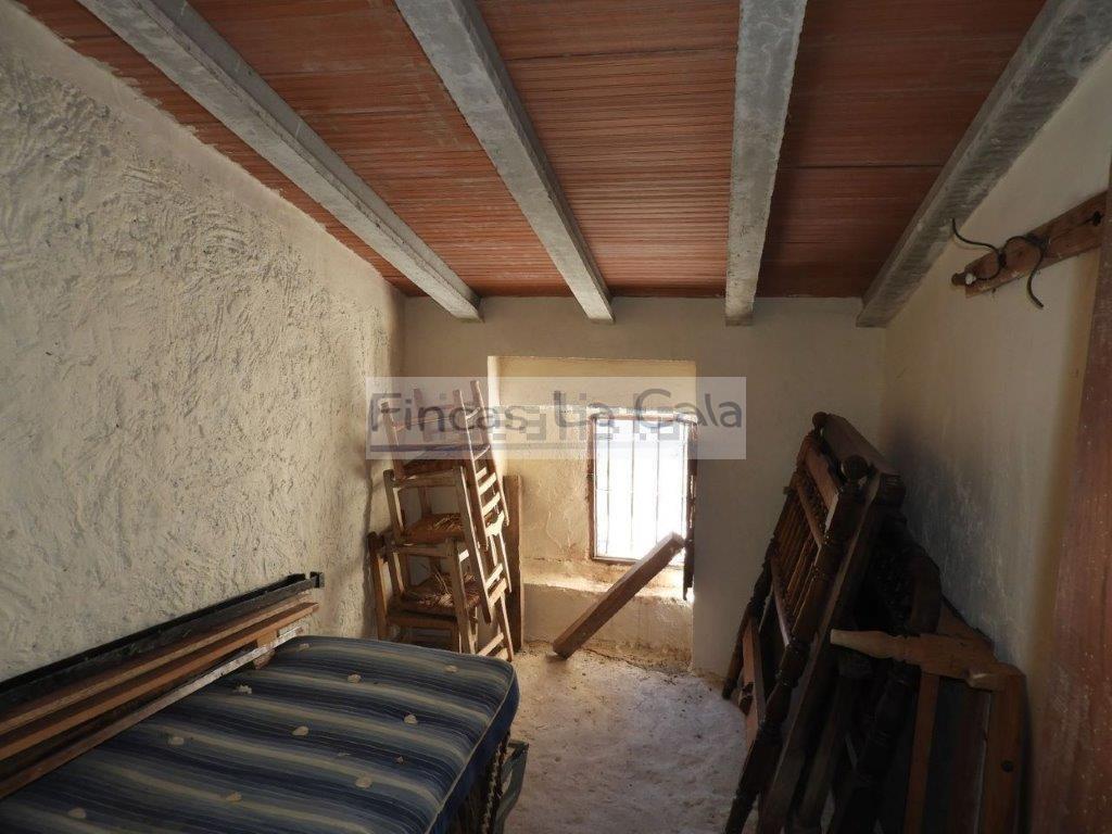 For sale of rural property in Relleu