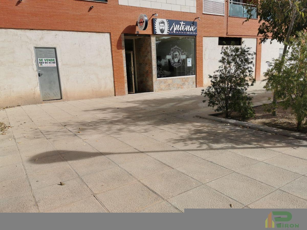 For rent of commercial in Lorca