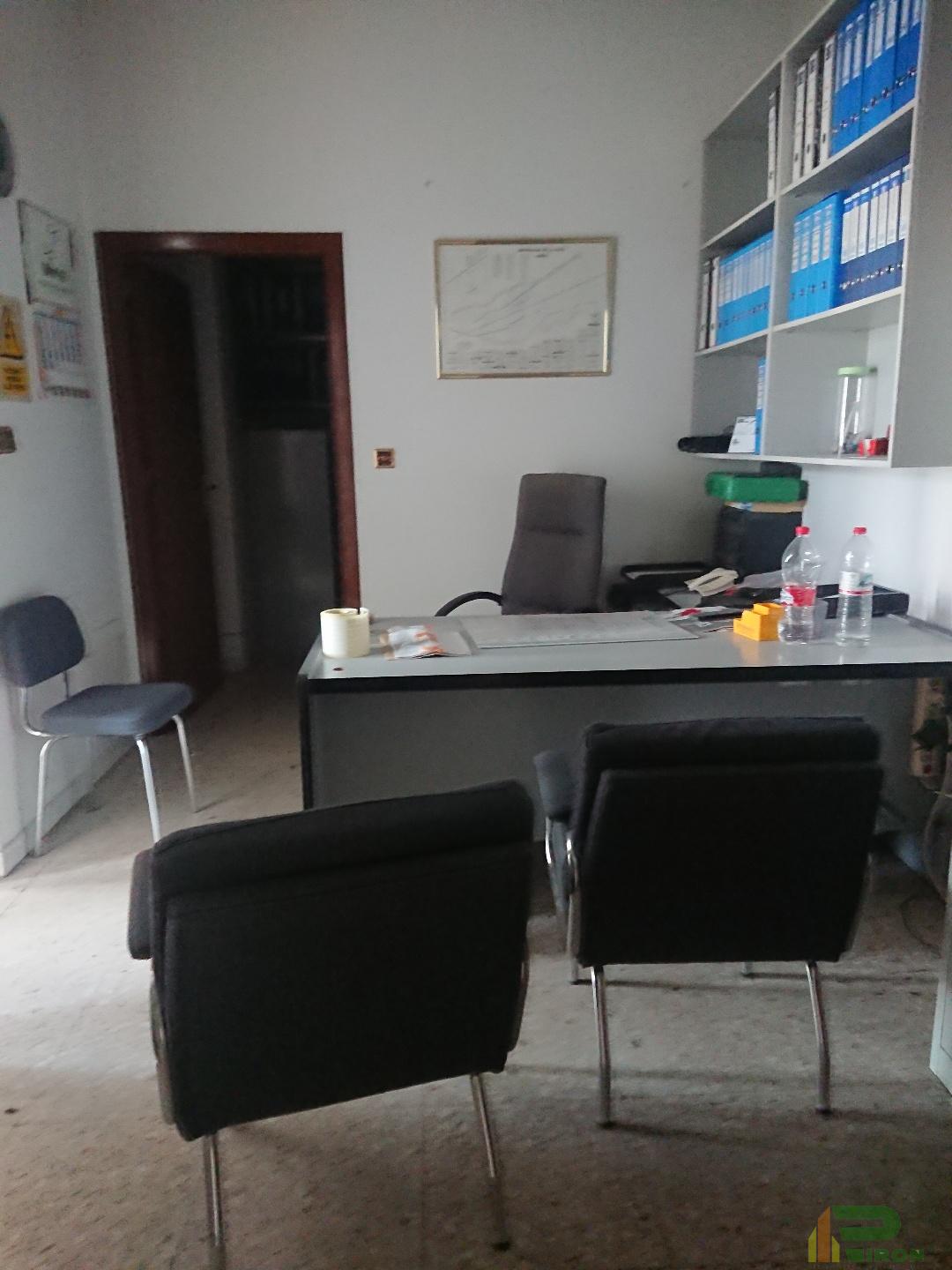 Venta de local comercial en La Hoya de Lorca