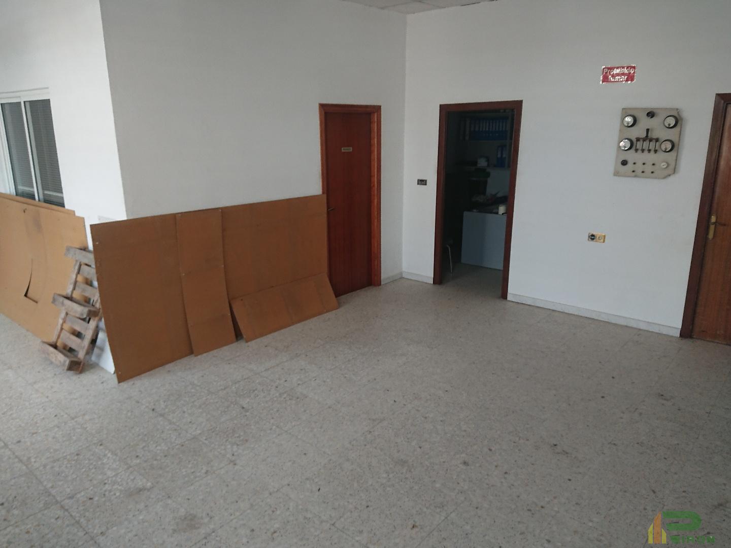 Venta de local comercial en La Hoya de Lorca