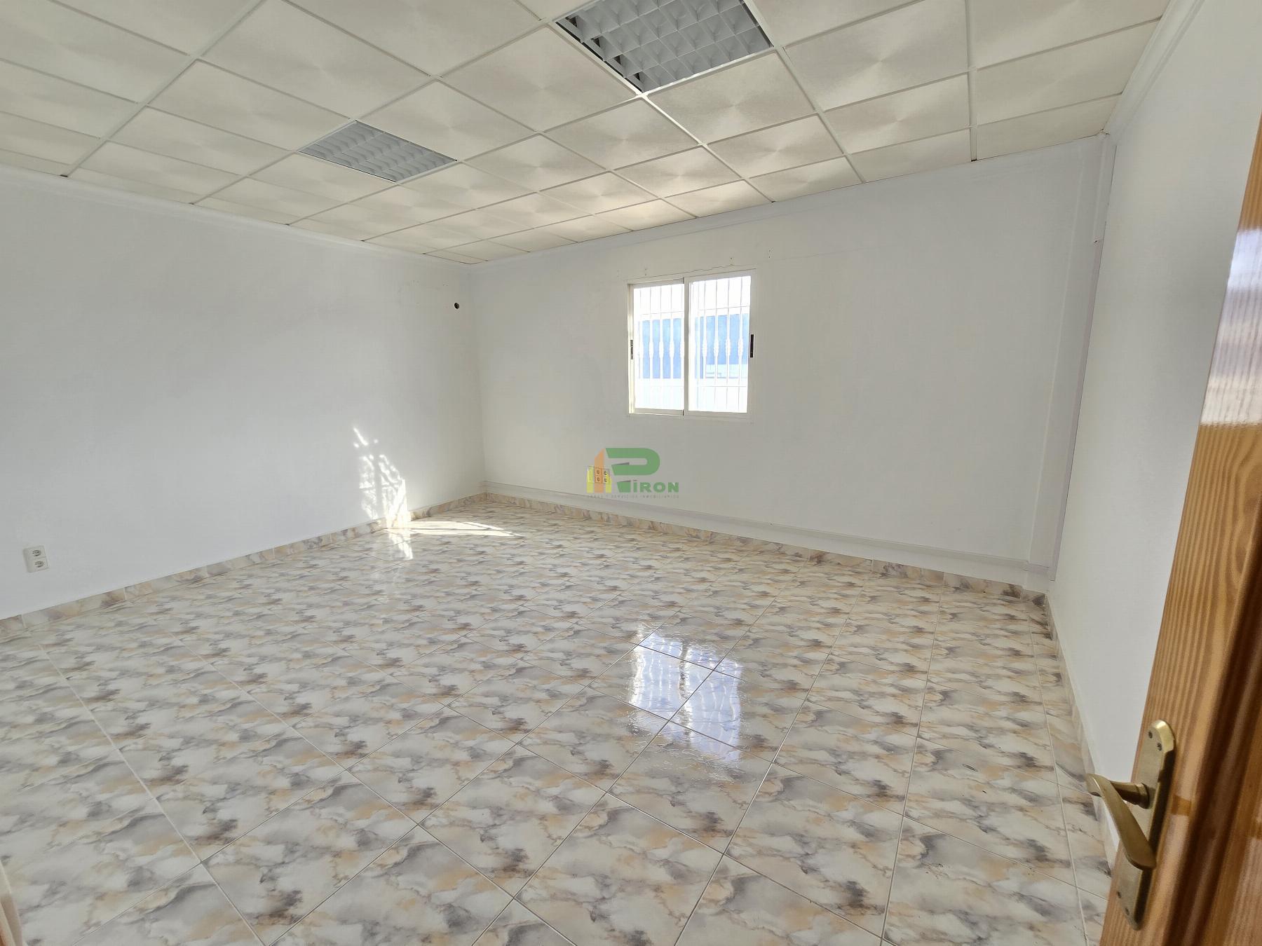 For rent of office in Lorca