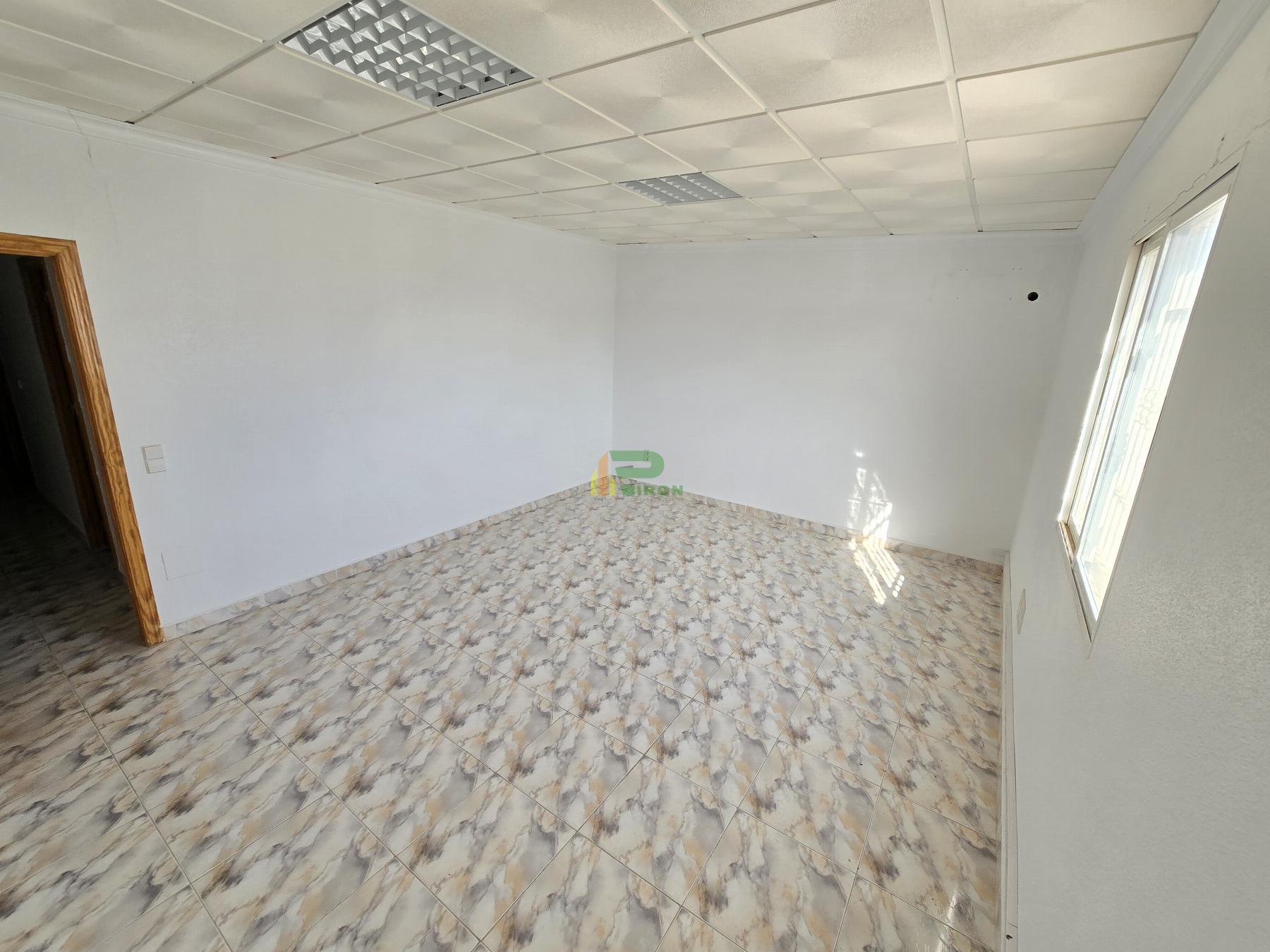 For rent of office in Lorca