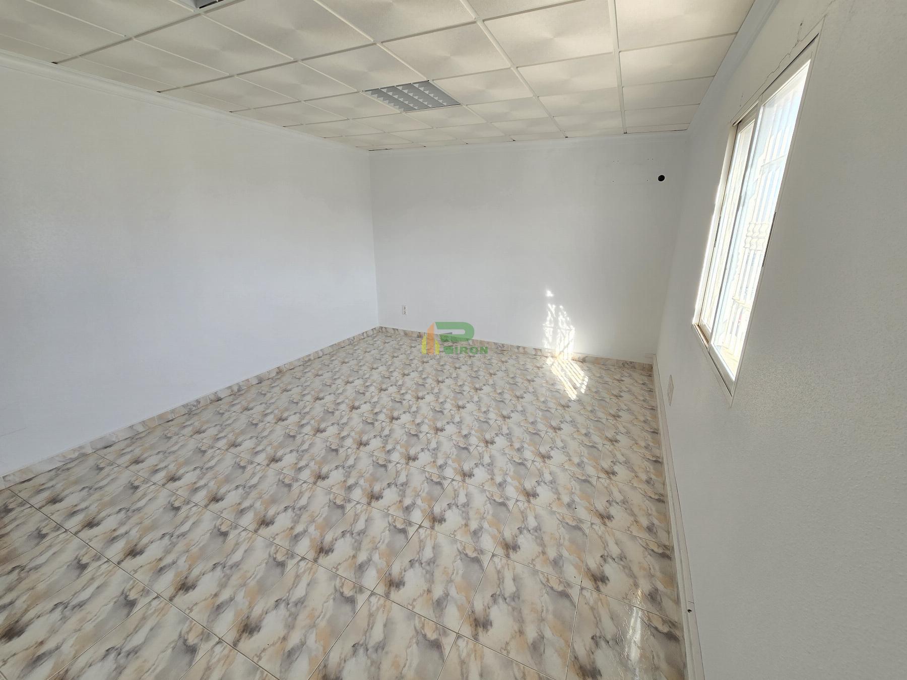 For rent of office in Lorca