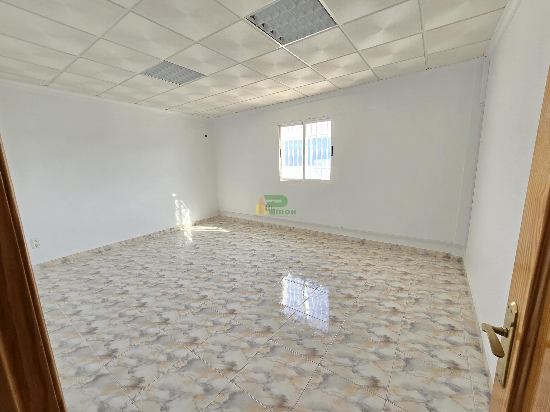 For rent of office in Lorca