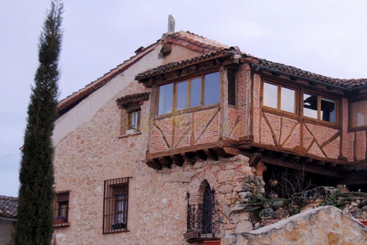 For sale of house in Adrada de Pirón