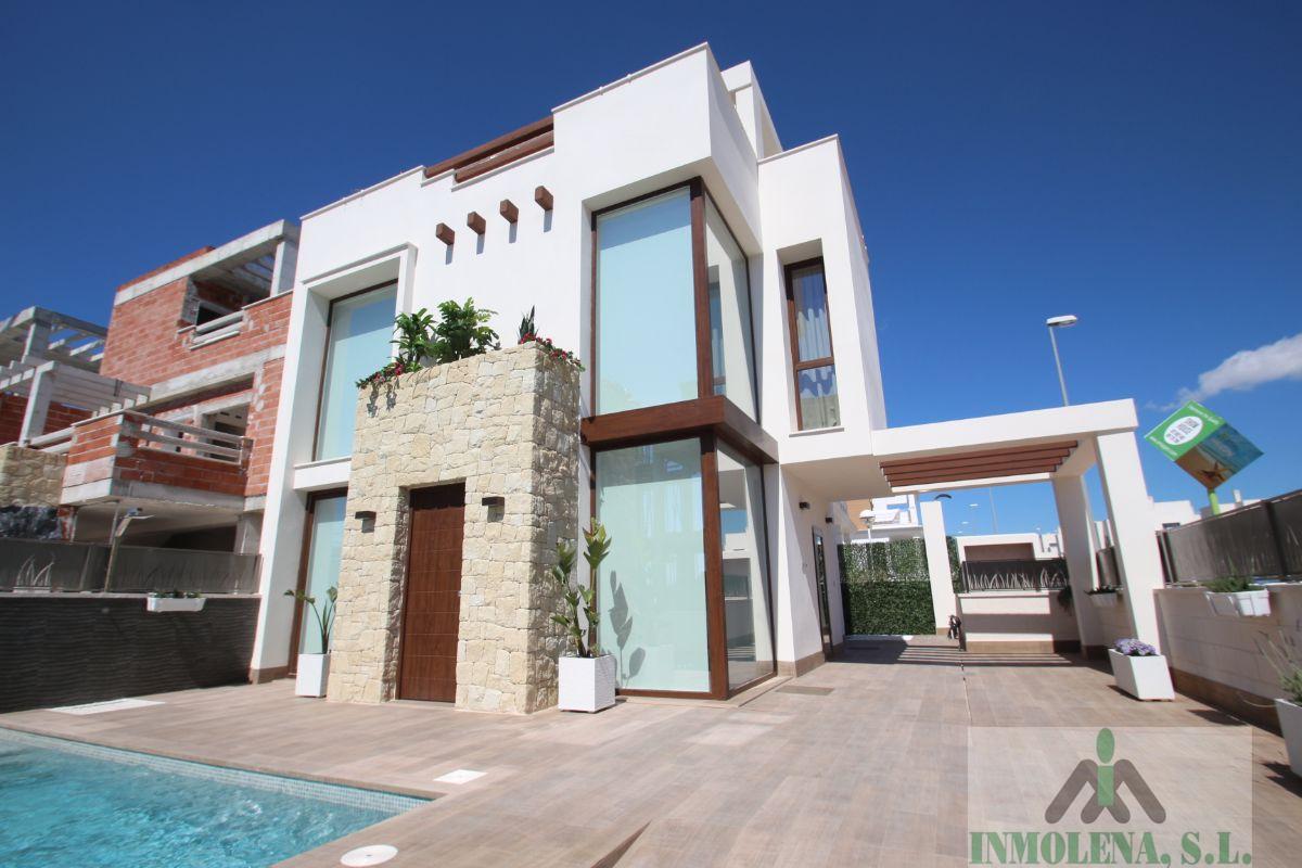 For sale of new build in La Manga del Mar Menor