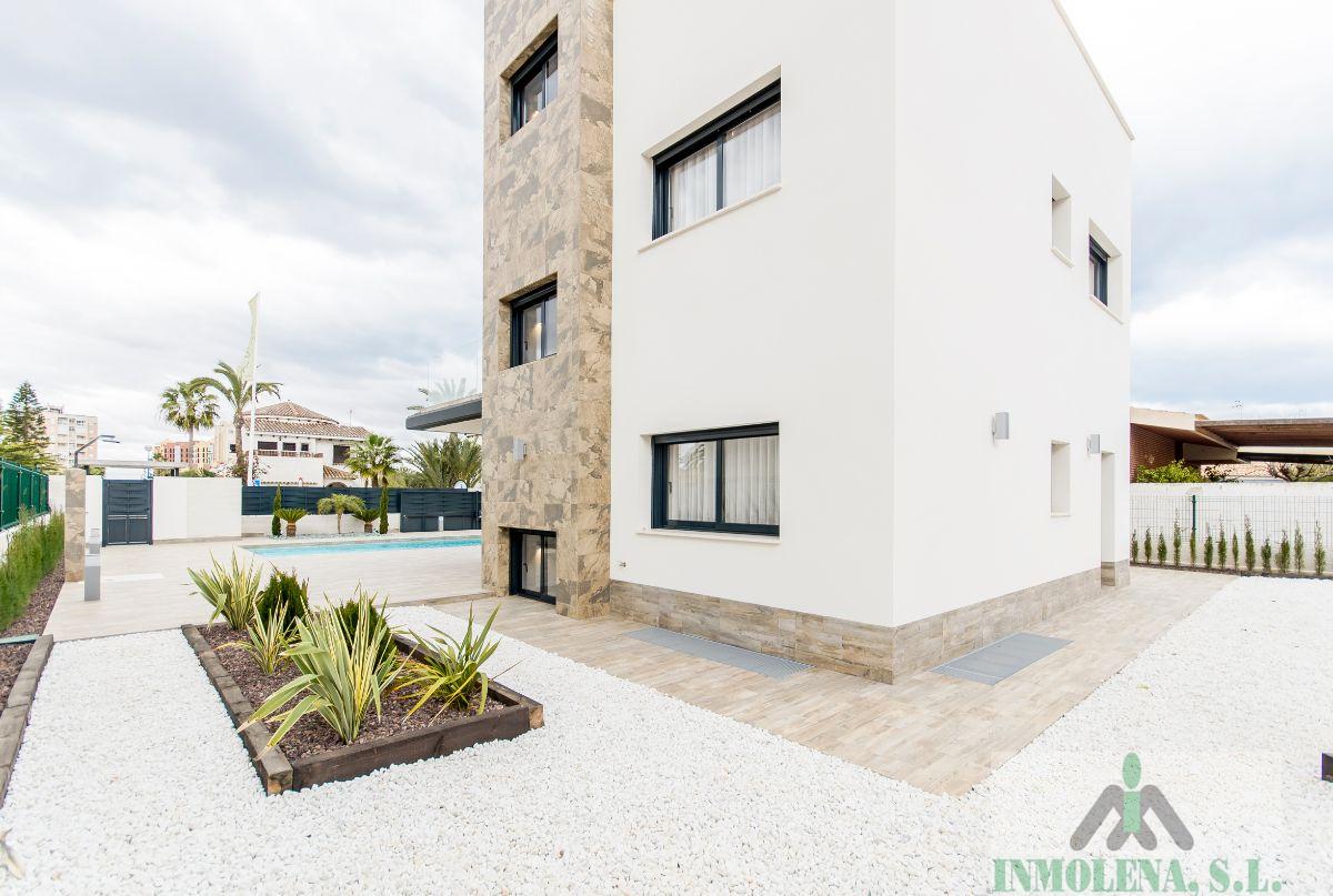 For sale of new build in La Manga del Mar Menor