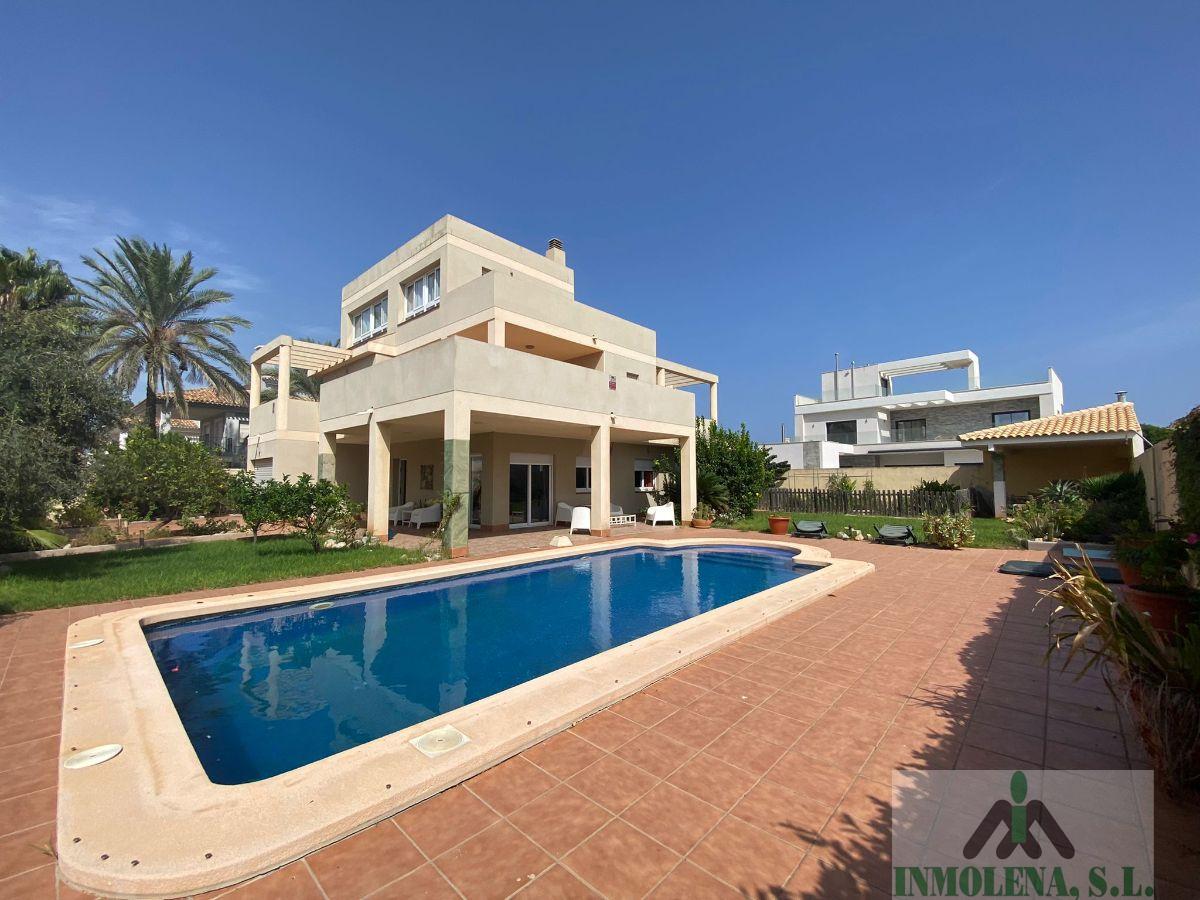 For sale of chalet in La Manga del Mar Menor