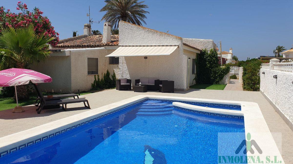 For sale of chalet in La Manga del Mar Menor