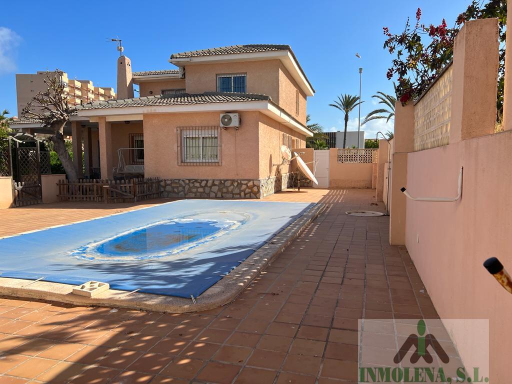 For sale of chalet in La Manga del Mar Menor