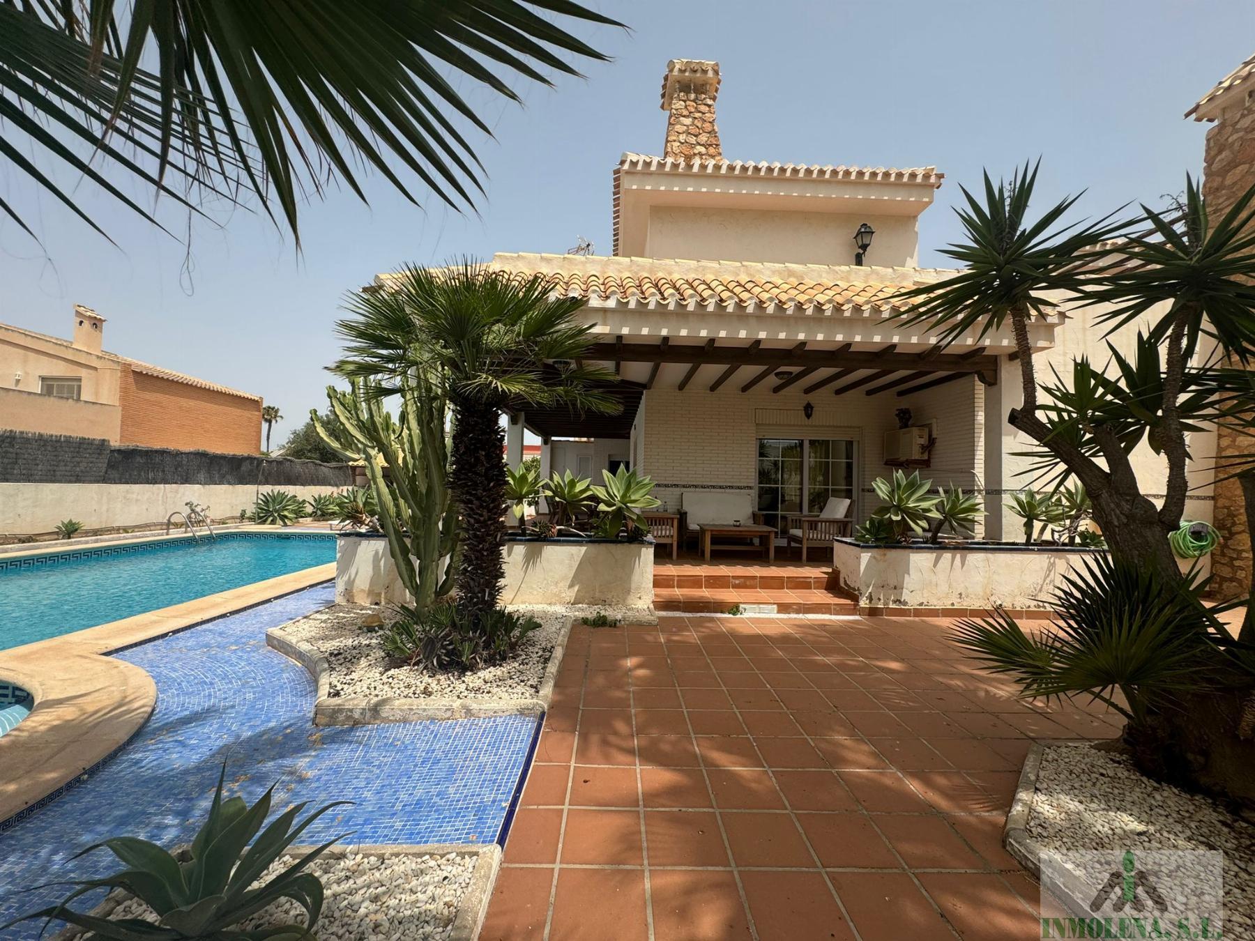 For sale of chalet in La Manga del Mar Menor