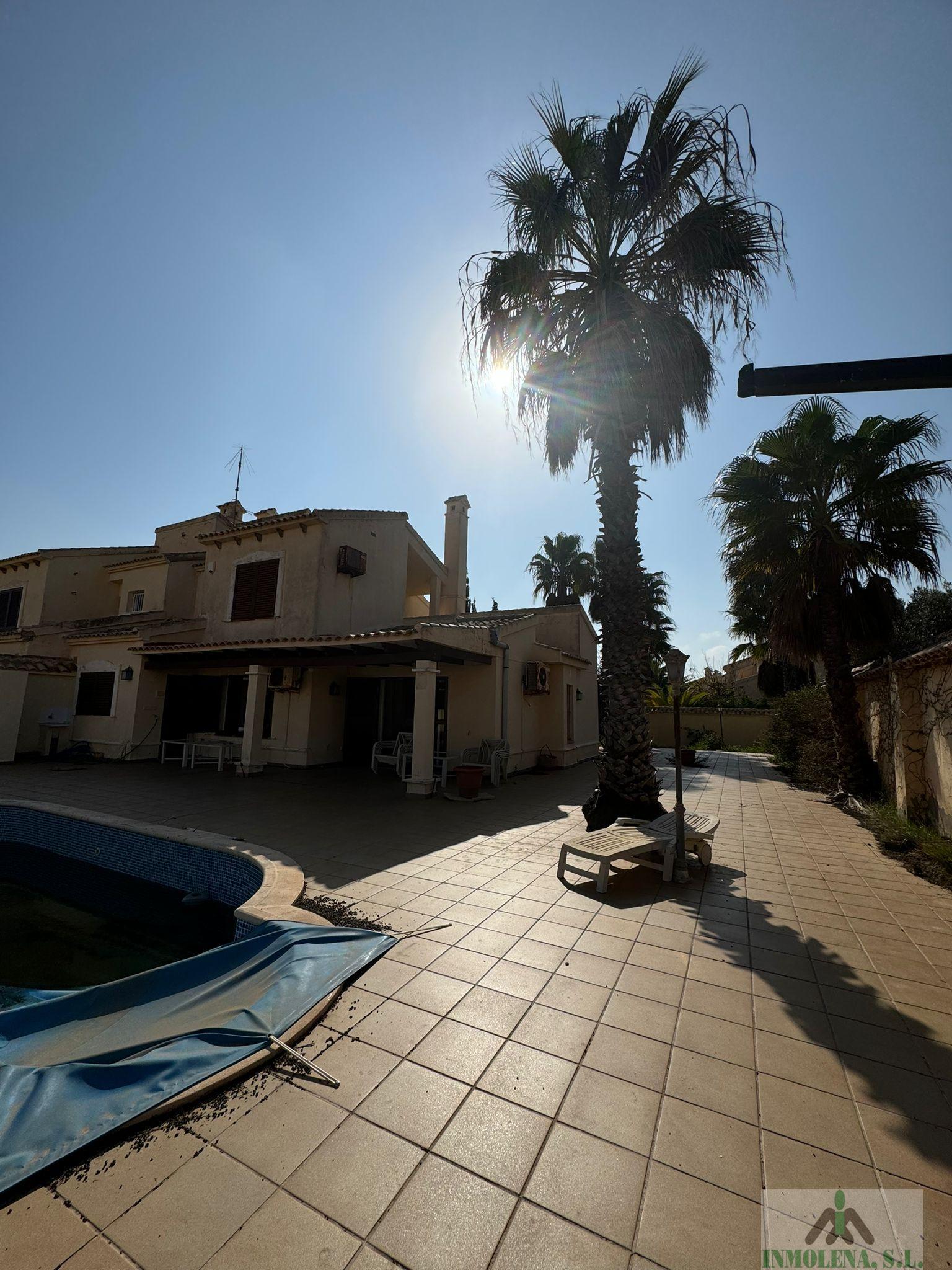 For sale of chalet in La Manga del Mar Menor