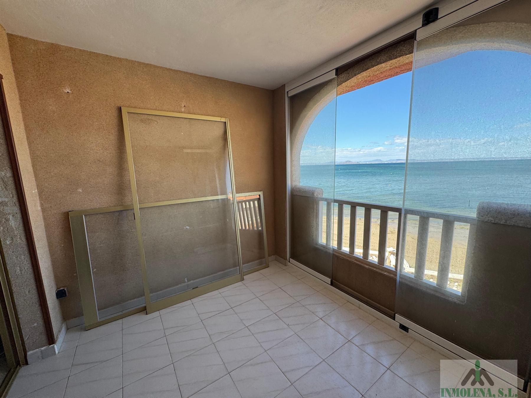 For sale of flat in La Manga del Mar Menor