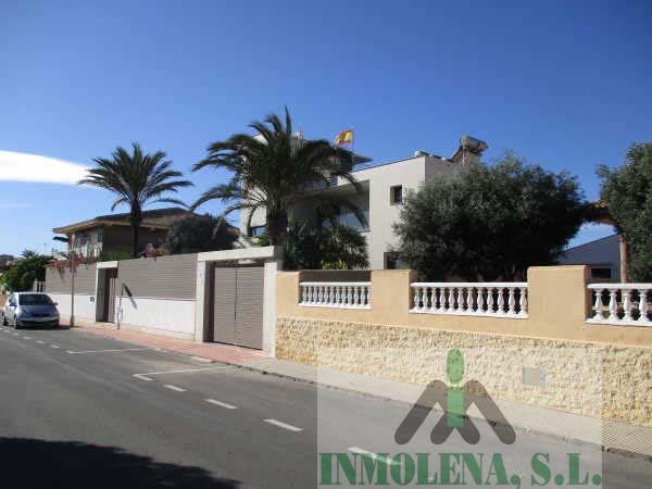 For sale of chalet in La Manga del Mar Menor