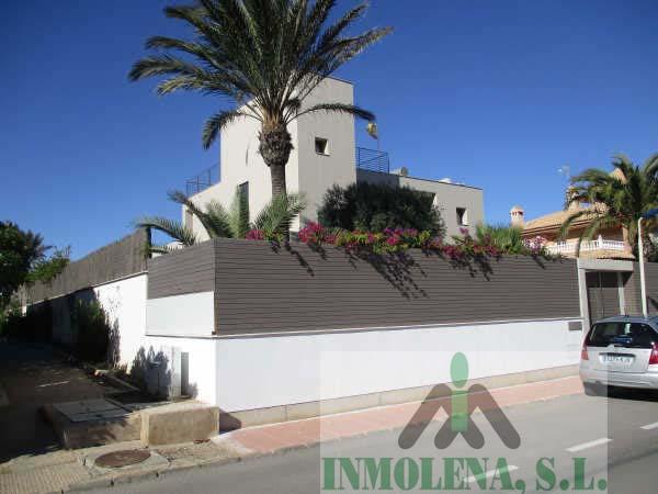 For sale of chalet in La Manga del Mar Menor