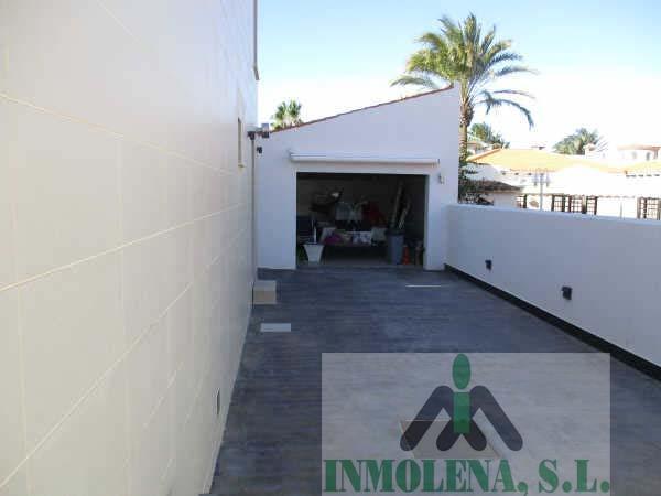 For sale of chalet in La Manga del Mar Menor