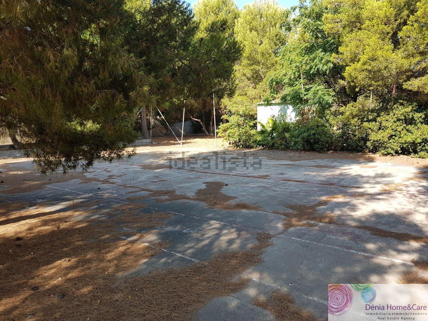 For sale of land in Dénia
