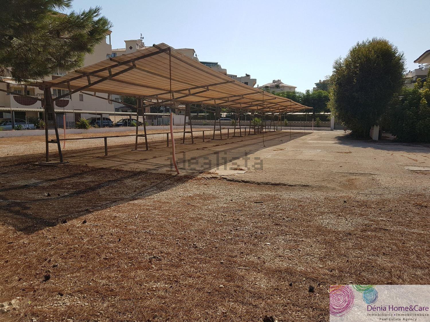 For sale of land in Dénia