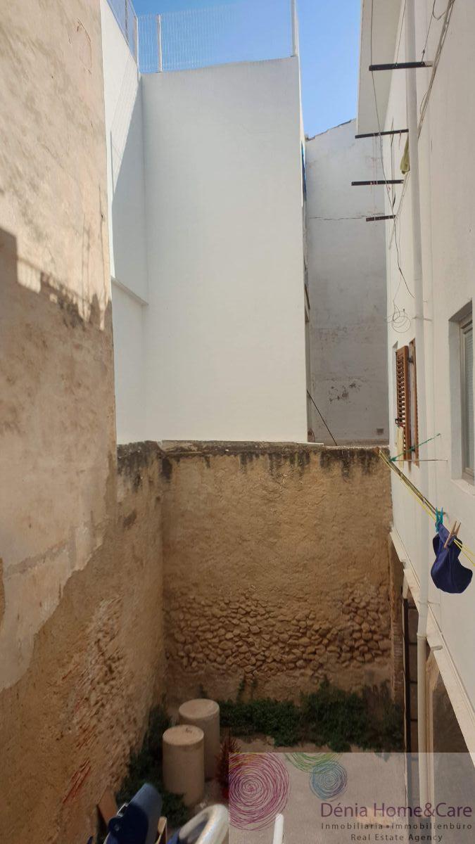 For sale of building in Dénia