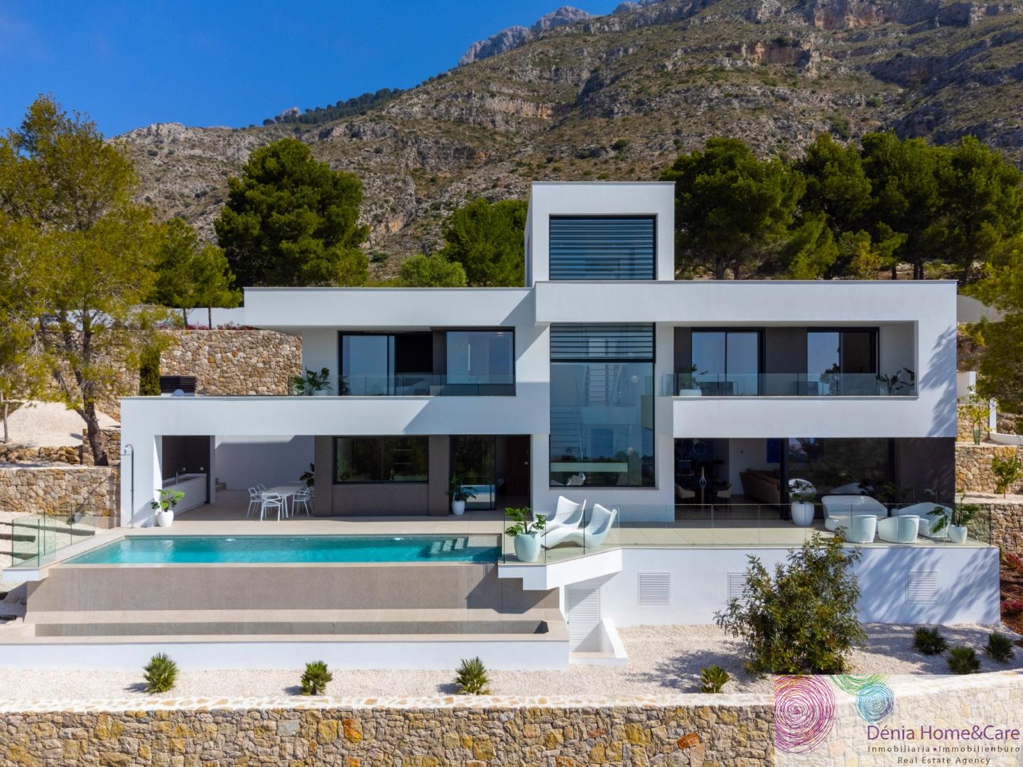 For sale of villa in Altea