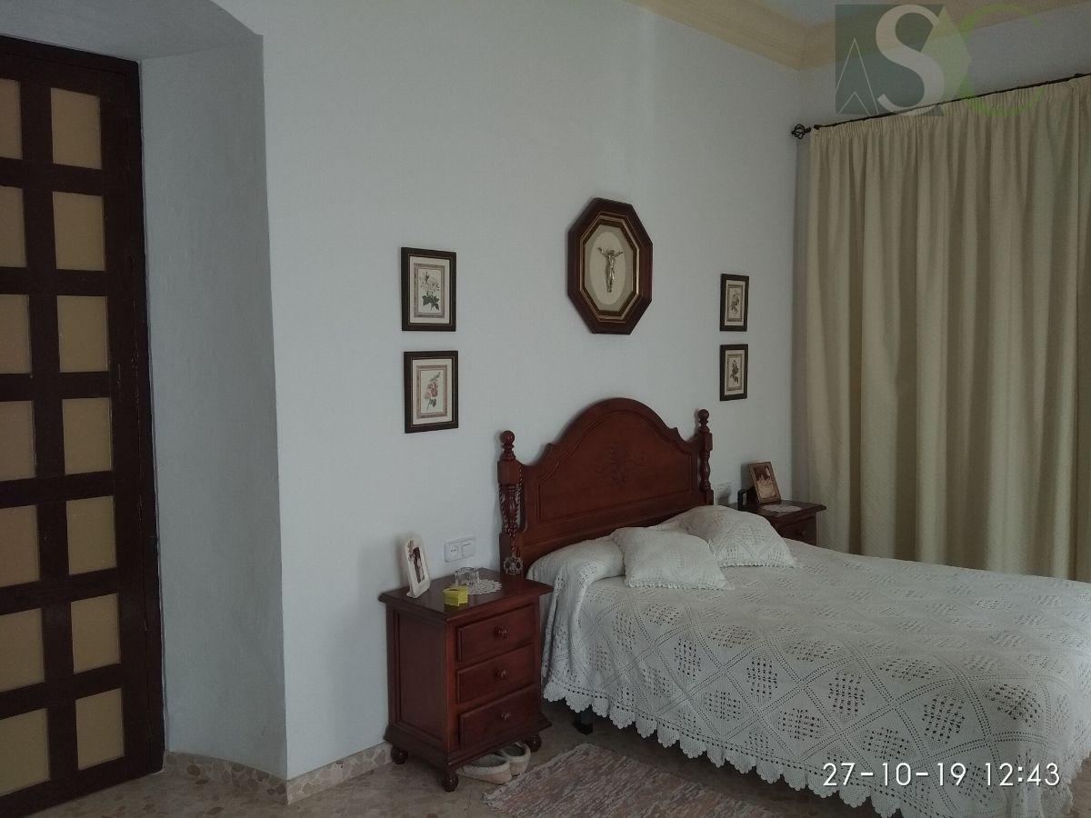 For sale of flat in Teba