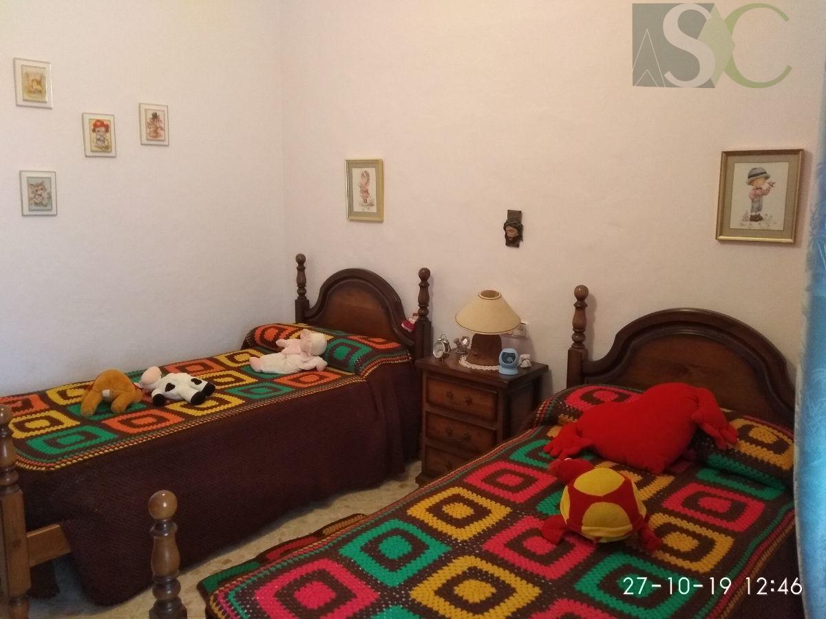 For sale of flat in Teba