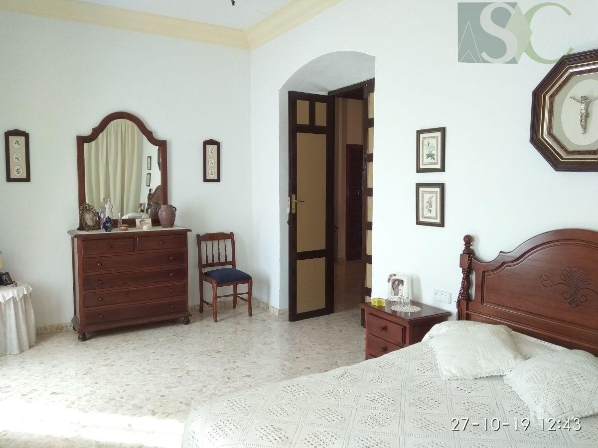 For sale of flat in Teba