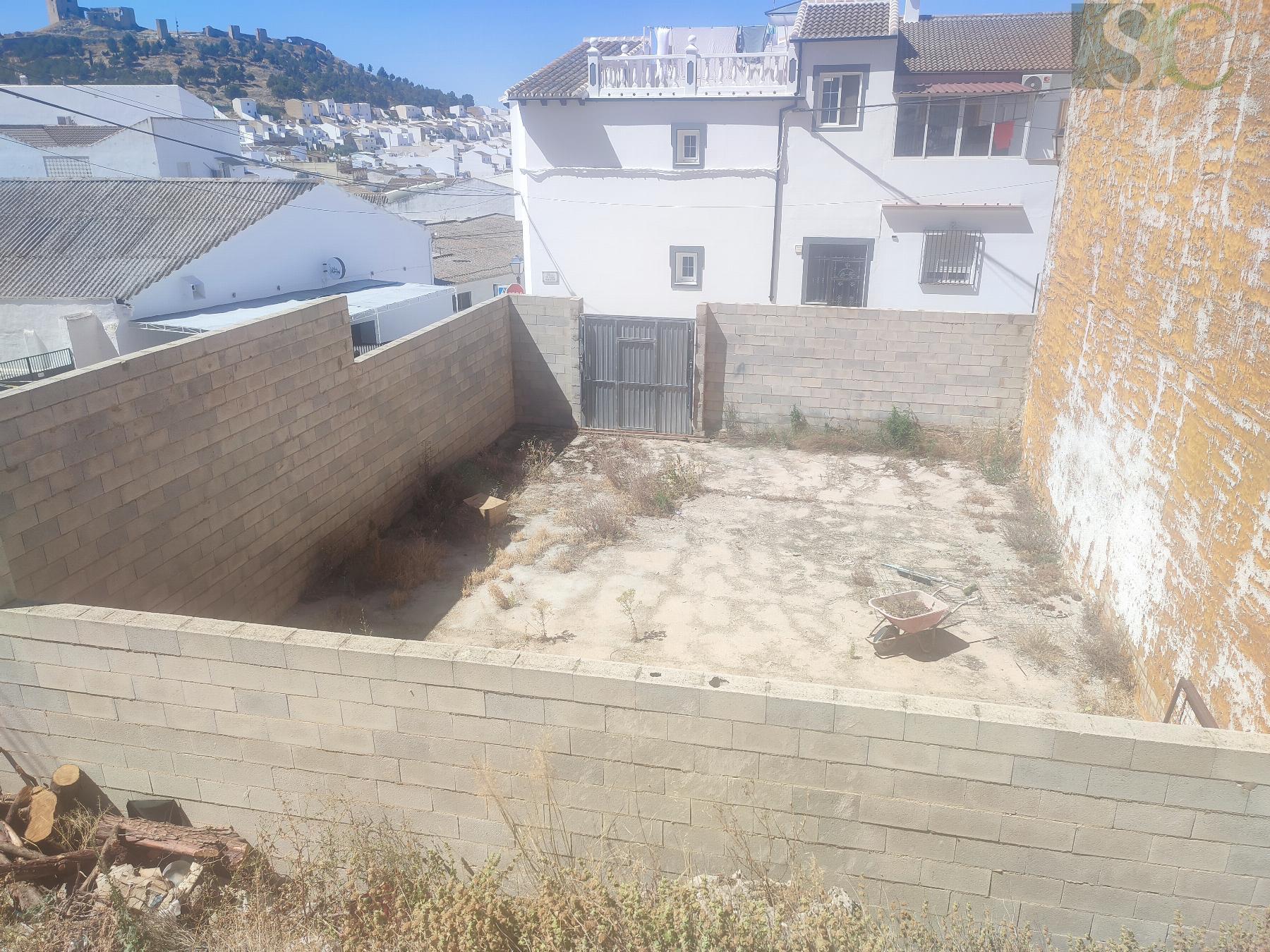 For sale of land in Teba