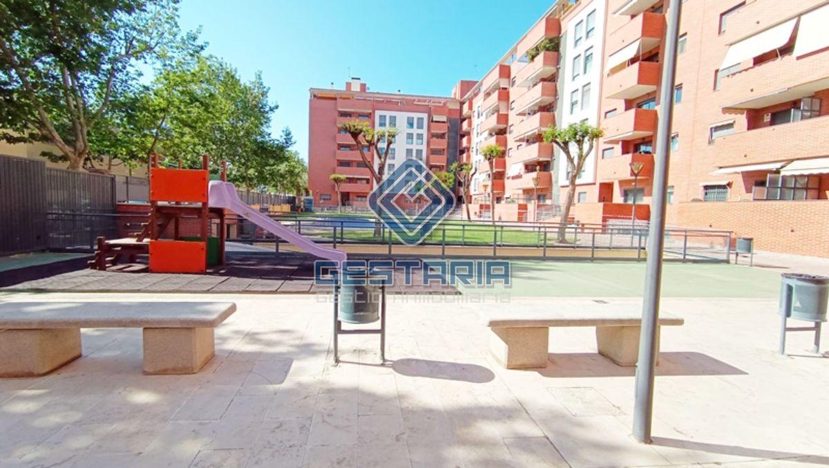 For sale of duplex in Valencia