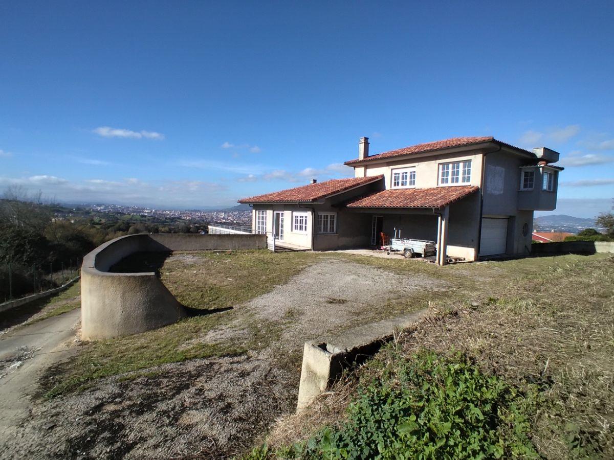 For sale of chalet in Oviedo