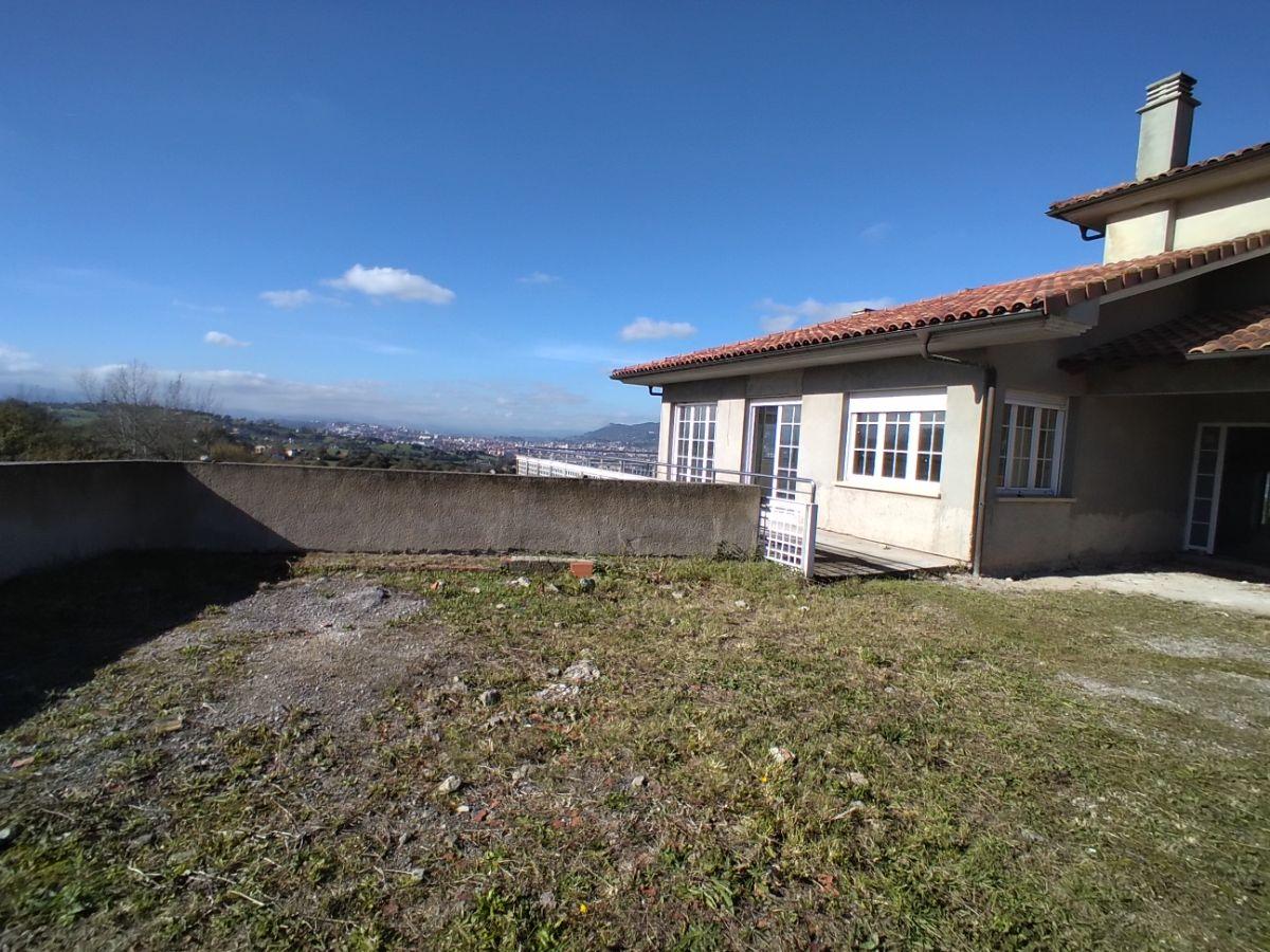 For sale of chalet in Oviedo