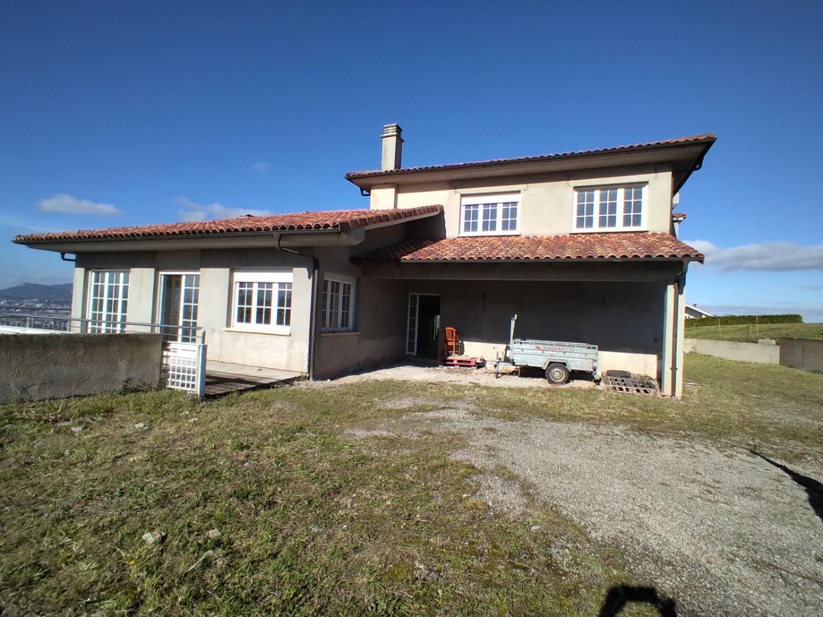 For sale of chalet in Oviedo