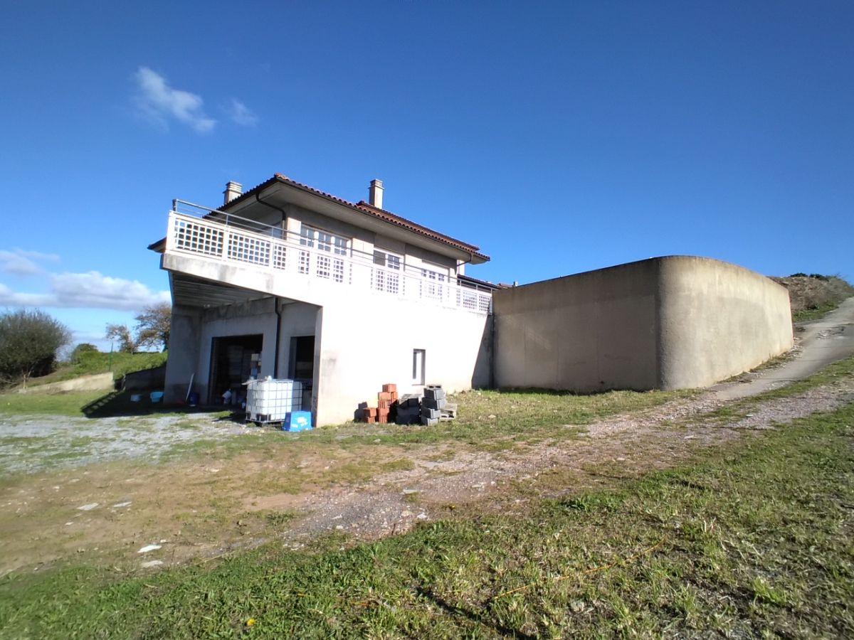For sale of chalet in Oviedo