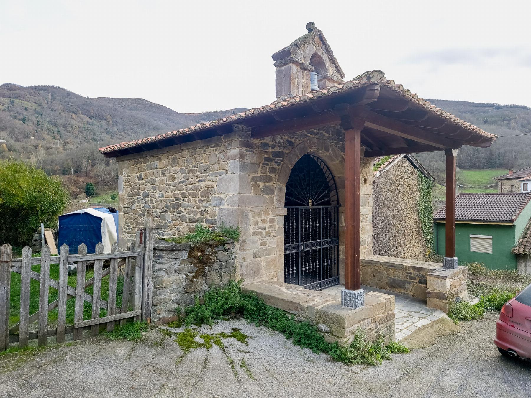 For sale of hotel in Lena