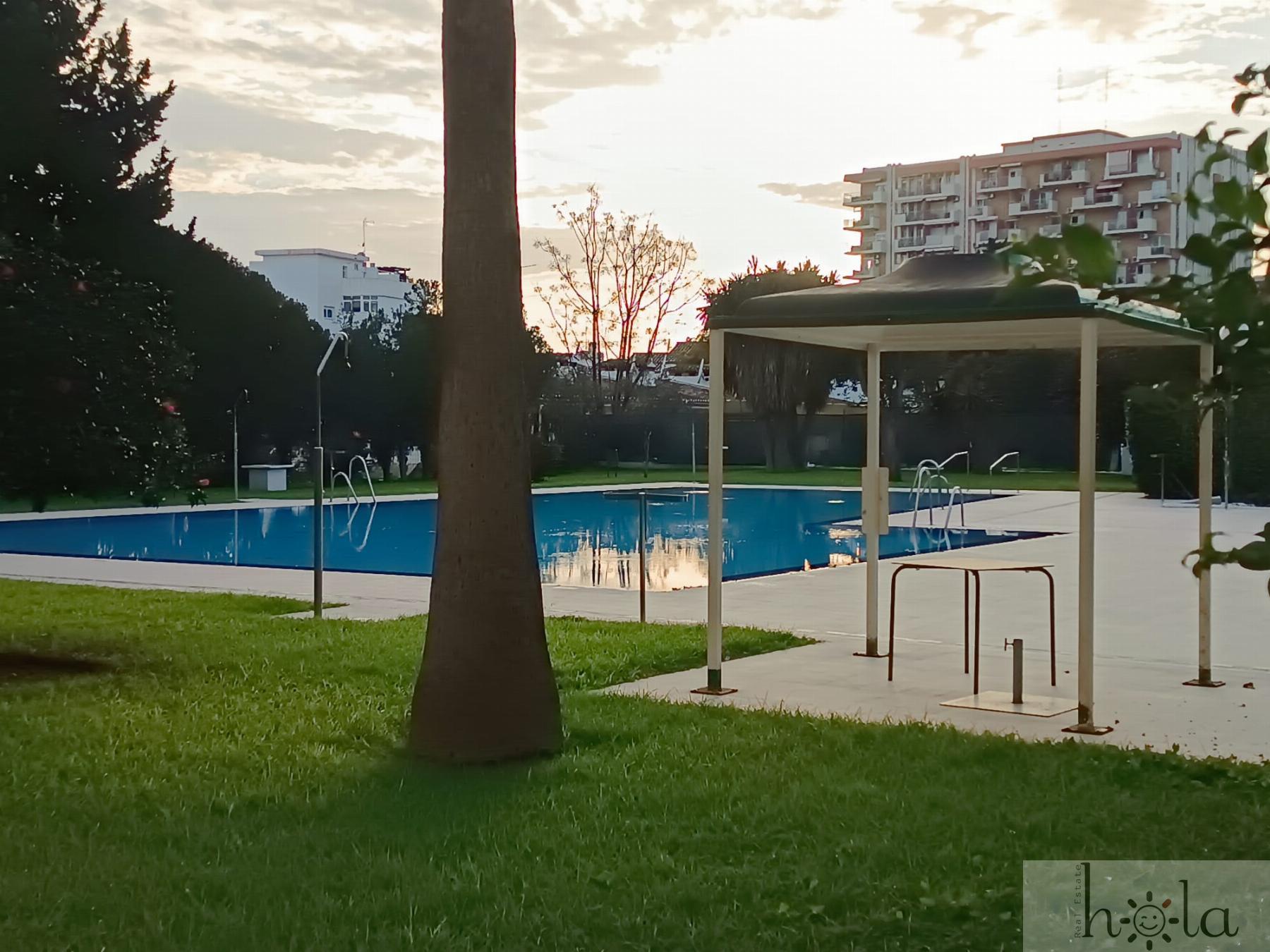 For sale of apartment in Benalmádena Costa