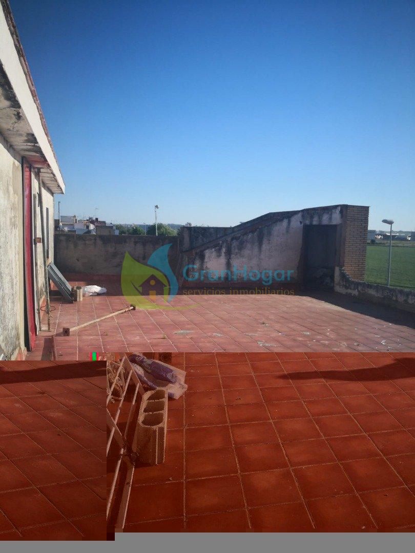 For sale of house in Alcalá de Guadaíra