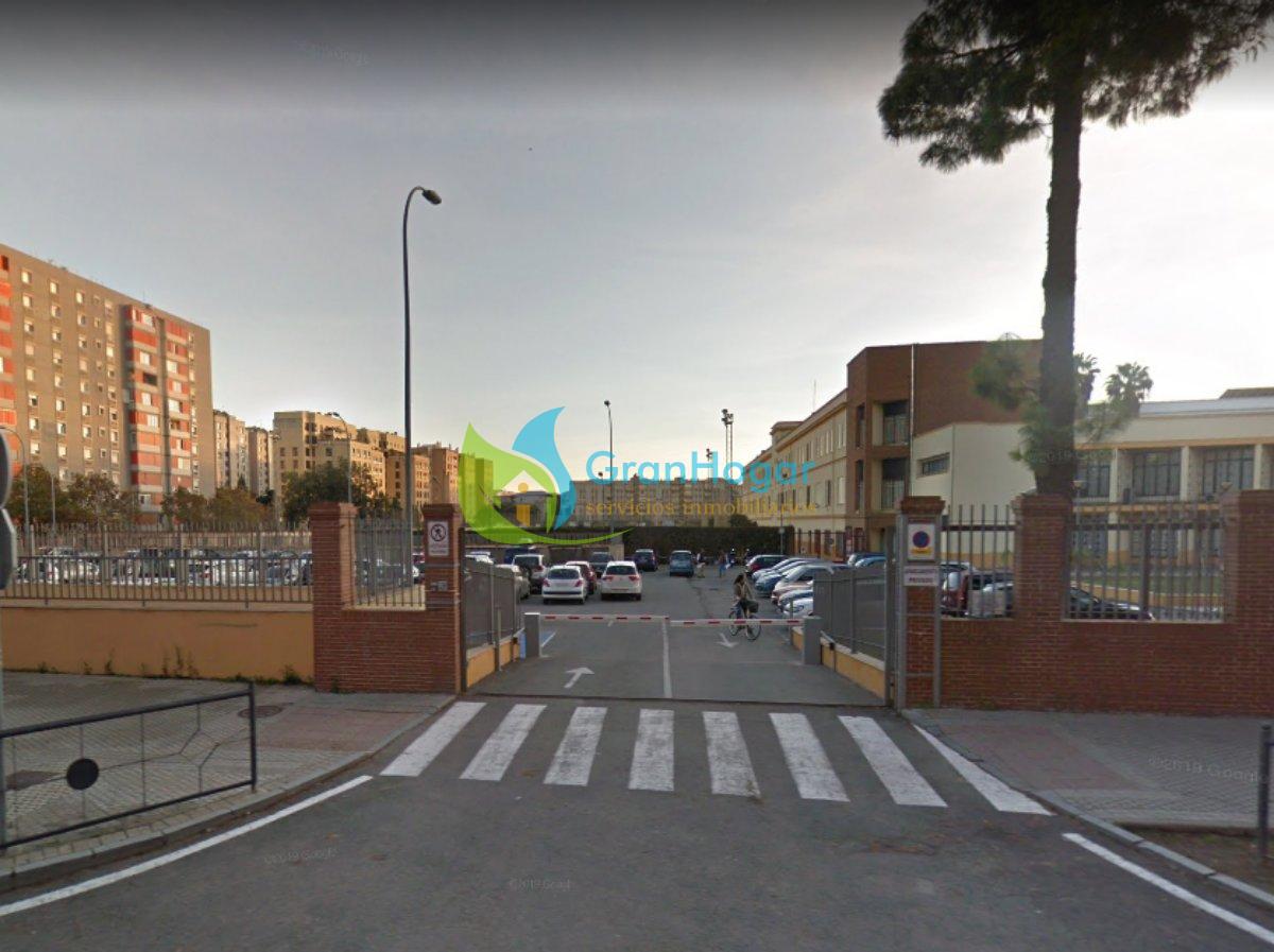 For sale of garage in Sevilla